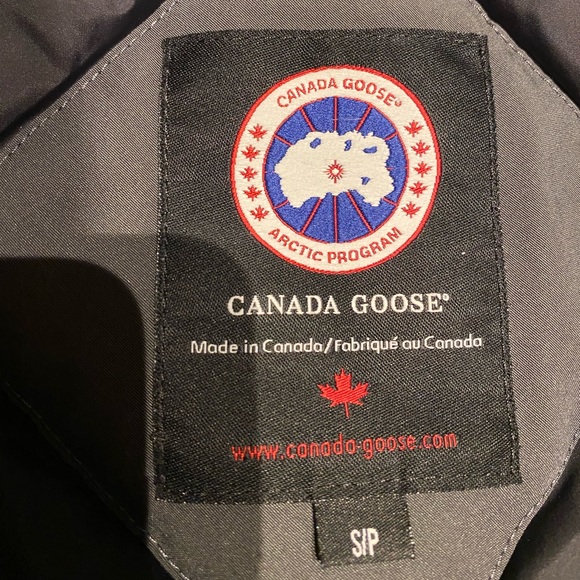 *Authentic* Canada Goose Victoria Parka (Graphite) - Picture 4 of 7